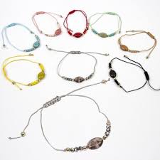 Consulta modelos precios de sortijas de boda personalizadas. Pulseras De Hilo Detalles Para Bodas Comuniones Bautizos Y Celebraciones