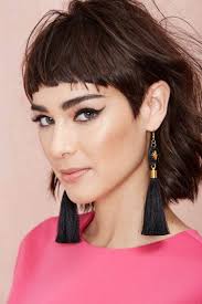 Mittellange Haare Mit Kurzem Pony Zersauster Look Frisuren Mit Pony Mittellang Kurzer Pony Kurze Haare Mit Pony