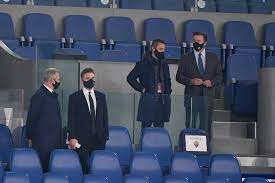 Emmanuel gyasi (spezia) ha recibido una falta en la banda izquierda. Roma Fiorentina Zaniolo E Dan Friedkin In Tribuna All Olimpico
