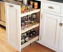 Ein Apothekerschrank Bietet Genug Platz Fur Vorrate Apothekerschrank Apothekerschrank Kuche Schrank Kuche