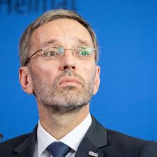 He was removed from office on 20 may 2019 in the wake of the ibiza affair, though he was not personally involved. Nach Koalitionsbruch In Osterreich Fpo Wanzt Sich Wieder An Ex Kanzler Kurz Heran Politik