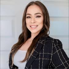 Janet Renteria's Instagram, Twitter & Facebook