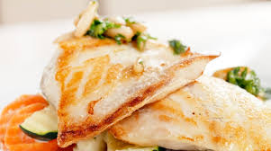 Sciacqua 1 rombo di circa 1 kg già pulito sotto acqua fredda corrente e asciugalo con abbondante carta assorbente da cucina. Ricetta Filetti Di Rombo Alle Erbe Giornale Del Cibo