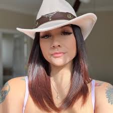 Elaine, you are my hero!” Susan Boyle, 64, lived out her lifelong dream at  the Women's Night in the Music