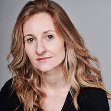 Liz Simmons's Instagram, Twitter & Facebook