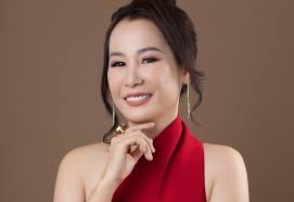 Nhạc sĩ Giáng Son: Tôi sống độc thân 10 năm nay, giờ như con chim sợ cành  cong