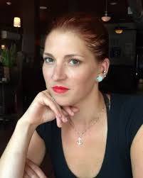 Elizabeth Newell's Instagram, Twitter & Facebook