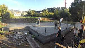 Au dela de 10 m2 une dalle pour une terrasse par exemple doit etre fractionnee en pieces de 3 a 4 m. Couler Une Dalle Beton Youtube