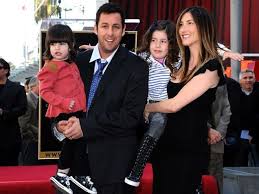 La Increible Historia De Amor De Adam Sandler Lo Alejo De La Fama Pero Lo Acerco A La Felicidad Guioteca