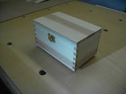 Kastchen Aus Brennholz Bauanleitung Zum Selber Bauen Holzkiste Selber Bauen Brennholz Kasten