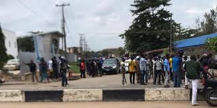 Low turn out of voters on saturday marked the local government election in lagos, reports the news agency of nigeria (nan). 1 Killed Another Injured In Lagos Apc Lg Election Primaries Pulse Nigeria
