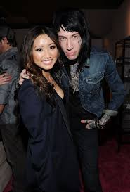 Macaulay culkin and his longtime girlfriend brenda song welcomed their first child together, son brenda, 33, gave birth on monday, april 5, in los angeles, with her and macaulay's newborn son. Brenda Song S Mother Says She S Not Expecting Child With Trace Cyrus Huffpost
