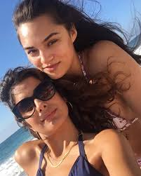 Laurel Dreams In Fashion