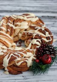Christmas wreath bread recipe using with spiced fruit mincemeat. Cinnamon Roll Wreath Baker Bettie