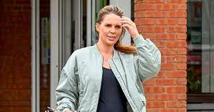Danielle lloyd has revealed she is expecting her fifth child.the cbb star, 37, is already mother to four sons, archie, 10, harry, nine, and george, se menu duk news Hxlr 9 Vztjtem