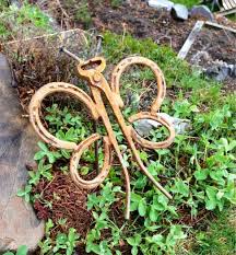 Garden Butterfly Welded Yard Art Bridget Mayfield In 2020 Hof Kunst Schrottplatzkunst Hufeisen Kunst