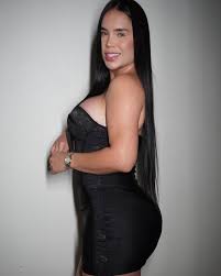 Elizabeth Lopez - Free pics, galleries & more at Babepedia