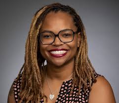 Elizabeth Whittington's Instagram, Twitter & Facebook