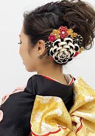 成人式振袖 卒業式袴 着物髪型 人気髪飾り おしゃれ髪飾り レトロ髪飾り 目立つ髪飾り 大きい 金色 ゴールド 黒 送料無料 kamikazari 011 成人式 ヘアスタイル アップ ヘアセット アップ 髪飾り
