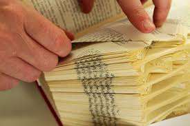 Orimoto ist die kunst schriftzüge, logos, namen oder objekte in die sichtkante eines buches zu falten. Orimoto Bucherfaltkurs In Der Gemeindebibliothek Startseite