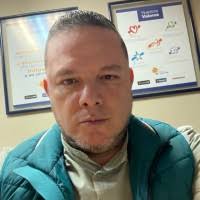 50+ perfiles de «Abel Bernal»