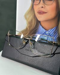 Lançamento imperdível! 🔥, A coleção Carla Diniz para Carmen Vitti já está  disponível na Ótica! Modelos elegantes, modernos e cheios de personalidade  para você arrasar! 💛