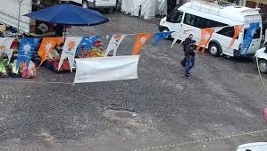 Merkez bağlar ilçesi 231'inci sokakta kimliği belirsiz iki grup arasında henüz bilinemeyen bir nedenle silahlı kavga çıktı. Diyarbakir Da Iki Aile Arasinda Silahli Kavga 3 Olu 4 Yarali Son Dakika Haberleri