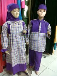 Baju batik beraneka warna kini tak lagi dianggap ketinggalan zaman. Seragam Ngaji Anak Tpa