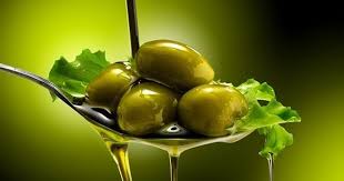 Os Segredos Do Azeite De Oliva Para Sua Saude E Boa Forma Click To See More Photos Olive Oil Uses Olive Olive Oil