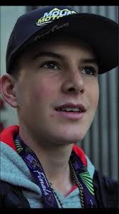 Drew Reeves's Instagram, Twitter & Facebook