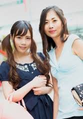 池袋で見つけた美人親子の美マンを1本のチ コで楽しむ 娘からクリトリスに電マを当てられ絶頂するスケベ過ぎな母 大石まさみさん 47 ゆなちゃん 19 Mgs動画 プレステージ グループ アダルト動画配信サイト