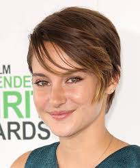 Go for a loose french side braid, seen here on shailene woodley. Shailene Woodley Short Straight Auburn Brunette Hairstyle With Side Swept Bangs