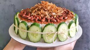 On the other hand, it is essential for this delicacy to consist of certain toppings such as anchovies, peanuts, cucumber, egg. Order This Unique Nasi Lemak Cake That S Perfect For Any Singaporean Celebration