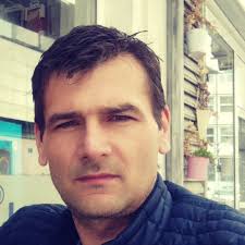 Shikoni kete video se si Kaprolli ja humb busullen Qenit te Gjuetise! 😀