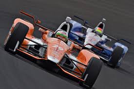 Vetro, computer portatili, finestre, paraurti, cassetta degli attrezzi e altre superfici. Indycar Schreibt De Silvestro Indy 500 Geschichte