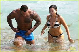 Model kelly brook is engaged to former gladiators star david mcintosh. Kelly Brook And Boyfriend David Mcintosh At The Beach Kelly Brook Kelly Brook Hot David Mcintosh