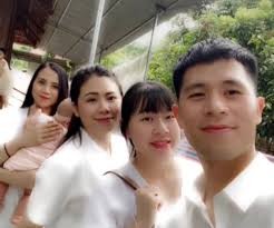 Những hình ảnh trong lễ ăn hỏi của cầu thủ Đình Trọng và Trang Heo bất ngờ  được hé lộ