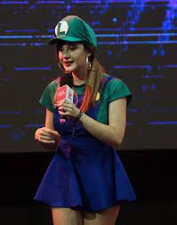 Vamos a tener una sorpresa, en un ratito más. Joaquin Lavin Y Animadora Icata Hacen Cosplay De Mario Y Luigi En Gamerton Notas Biobiochile