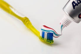 Penggunaan ubat gigi yang berlebihan hanya membazir dan tidak menyebabkan gigi anda bertambah putih dan bersih. 2 Cara Berus Gigi Dengan Betul