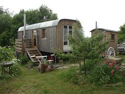 Im Bauwagen Von Anno Dazumal Um Die Welt Mit Mir Der Travelblog Von Marita Persian Wochenendhaus Gartenhaus Bauen Bauwagen Ausbauen
