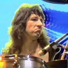 Leon Travis's Instagram, Twitter & Facebook