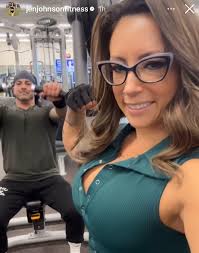 我们懂了，你现在有男朋友了jenjohnsonfitness : r/gymsnark