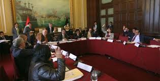 Estas mesas deberán funcionar entre las 8:00 y las 18:00 horas, a menos que, a la hora del cierre, aún haya electores esperando para sufragar, en las filas al interior o exterior del local de. Estancamientos Lampadia
