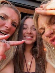 mandy🫶🏼🪐🐉 (@amanda.bertrand) • Instagram photos and videos