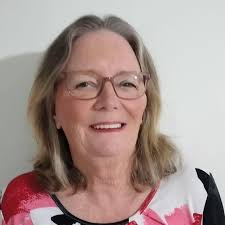 Heather Byfield's Instagram, Twitter & Facebook