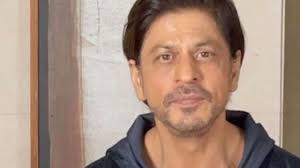 Suhana khan is the new 'cat lady' on the block. Shah Rukh Khan Welcomes 2021 With A Promise Of Appearing On The Big Screen