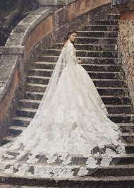 Se hai sempre desiderato un abito da sposa elegante e romantico che sorprenda tutti gli invitati, dai modelli a sirena agli abiti principeschi, potrai realizzare il tuo sogno con nicole milano ed essere una sposa. Abiti Da Sposa Tutte Le Novita Per Il 2020