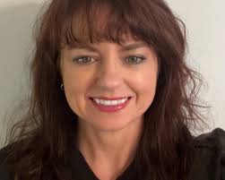 Janis Hearne's Instagram, Twitter & Facebook