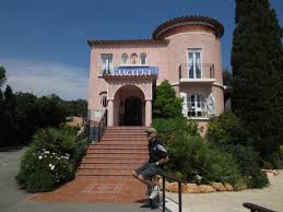 Villa Des Anges St Maxime France Great Location Places To Travel House Styles Mansions