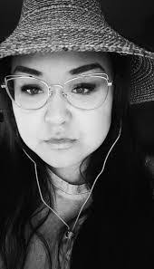 Shawna Lee's Instagram, Twitter & Facebook